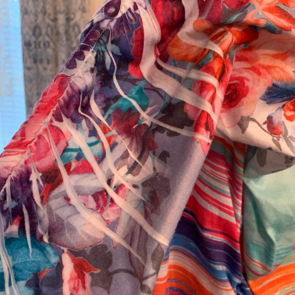 New Directions plus size 2X gorgeous multicolored floral top - Picture 9 of 10